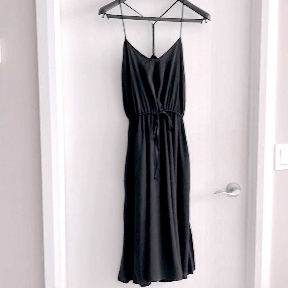 BANANA REPUBLIC Women’s Black Dress silky light, petite medium mid length